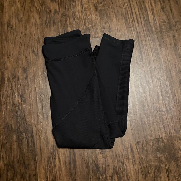 Cropped Champion Mesh Detail Leggings - Picture 3 of 3